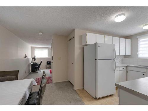 1419 31 Street Sw, Calgary, AB - Indoor Photo Showing Kitchen