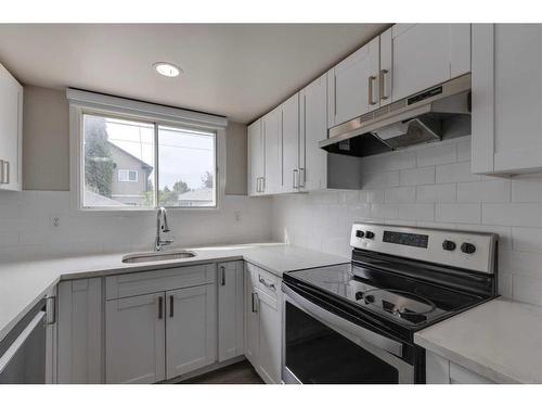 1419 31 Street Sw, Calgary, AB - Indoor Photo Showing Kitchen With Upgraded Kitchen