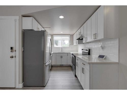 1419 31 Street Sw, Calgary, AB - Indoor Photo Showing Kitchen