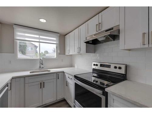 1419 31 Street Sw, Calgary, AB - Indoor Photo Showing Kitchen