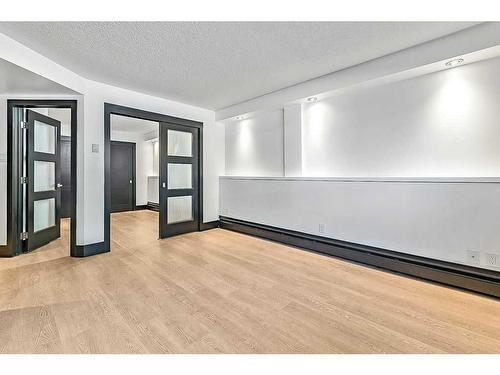 103-1815 16 Street Sw, Calgary, AB - Indoor Photo Showing Other Room