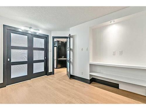 103-1815 16 Street Sw, Calgary, AB - Indoor Photo Showing Other Room