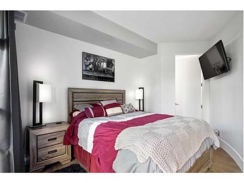 310-205 Riverfront Avenue Sw, Calgary, AB - Indoor Photo Showing Bedroom