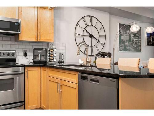 310-205 Riverfront Avenue Sw, Calgary, AB - Indoor Photo Showing Kitchen