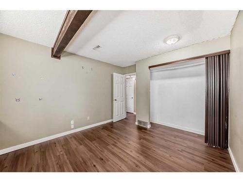 2337 50 Street Ne, Calgary, AB - Indoor Photo Showing Other Room