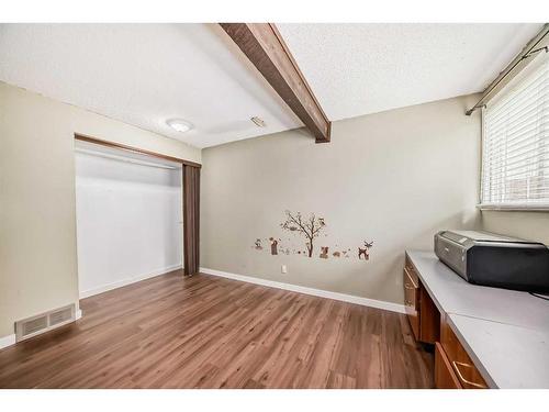 2337 50 Street Ne, Calgary, AB - Indoor Photo Showing Other Room