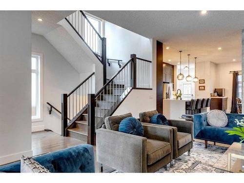 2427 3 Avenue Nw, Calgary, AB - Indoor Photo Showing Living Room