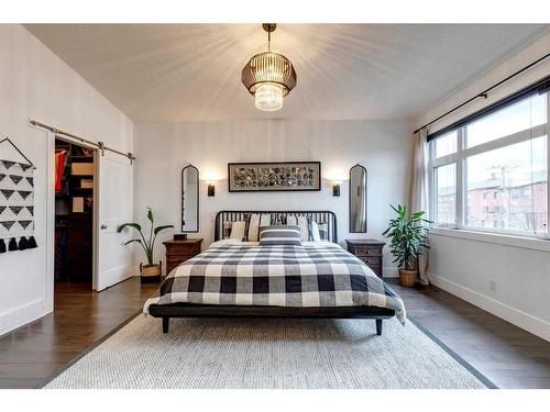 2427 3 Avenue Nw, Calgary, AB - Indoor Photo Showing Bedroom