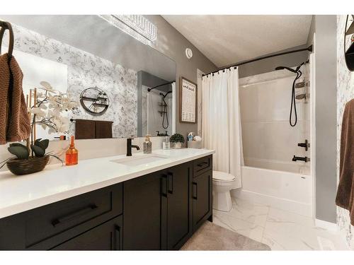 75 Herron Rise Ne, Calgary, AB - Indoor Photo Showing Bathroom