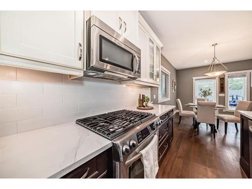 1412 26A Street Sw, Calgary, AB - Indoor Photo Showing Kitchen With Upgraded Kitchen