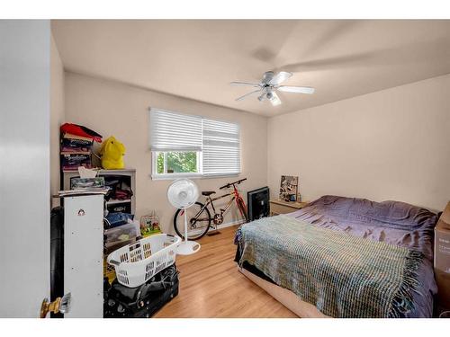 924 15 Avenue Ne, Calgary, AB - Indoor Photo Showing Bedroom