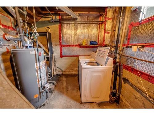 924 15 Avenue Ne, Calgary, AB - Indoor Photo Showing Laundry Room