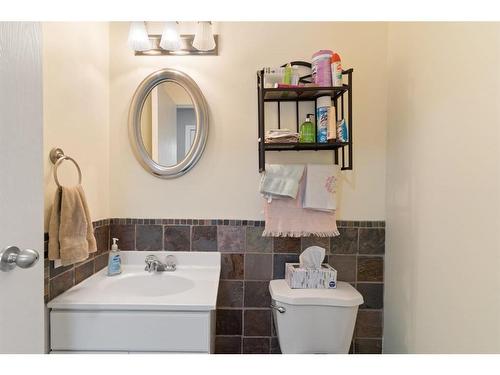 113-2300 Oakmoor Drive Sw, Calgary, AB - Indoor Photo Showing Bathroom