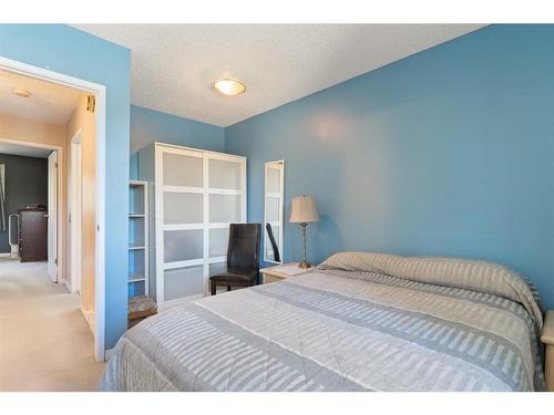 113-2300 Oakmoor Drive Sw, Calgary, AB - Indoor Photo Showing Bedroom