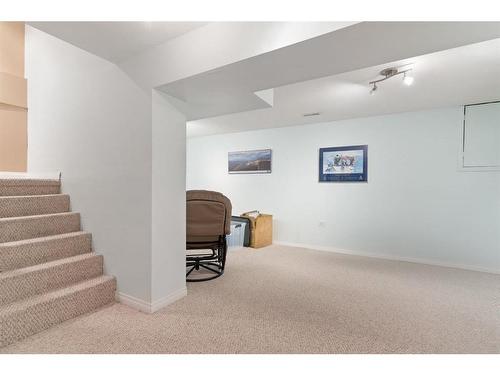 113-2300 Oakmoor Drive Sw, Calgary, AB - Indoor Photo Showing Other Room