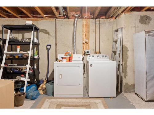 113-2300 Oakmoor Drive Sw, Calgary, AB - Indoor Photo Showing Laundry Room