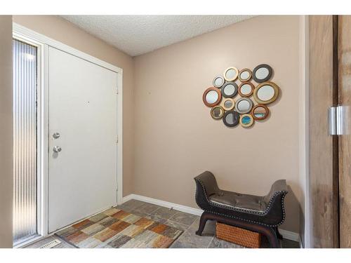 113-2300 Oakmoor Drive Sw, Calgary, AB - Indoor Photo Showing Other Room