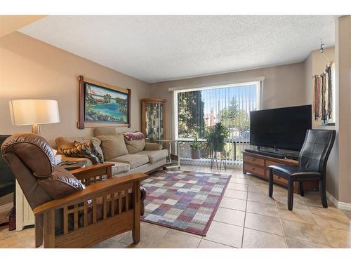 113-2300 Oakmoor Drive Sw, Calgary, AB - Indoor Photo Showing Living Room