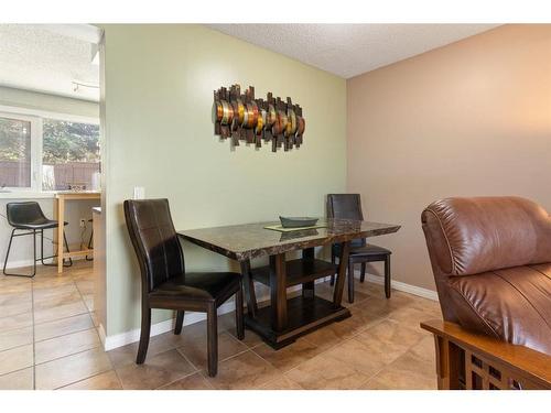 113-2300 Oakmoor Drive Sw, Calgary, AB - Indoor Photo Showing Dining Room