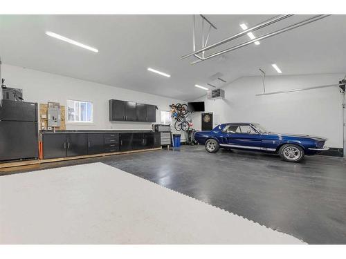 450 Auburn Crest Way Se, Calgary, AB - Indoor Photo Showing Garage
