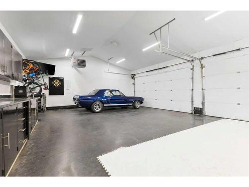 450 Auburn Crest Way Se, Calgary, AB - Indoor Photo Showing Garage