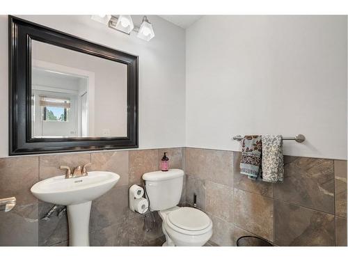 15 Templemont Drive Ne, Calgary, AB - Indoor Photo Showing Bathroom
