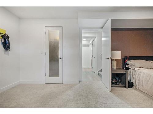 15 Templemont Drive Ne, Calgary, AB - Indoor Photo Showing Bedroom