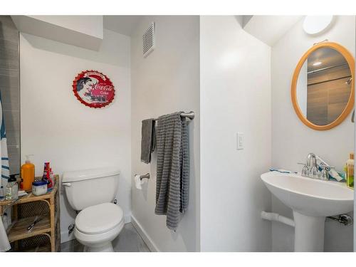 15 Templemont Drive Ne, Calgary, AB - Indoor Photo Showing Bathroom