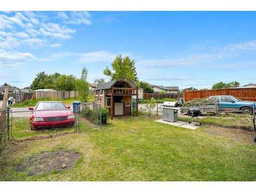 15 Templemont Drive Ne, Calgary, AB - Outdoor With Backyard