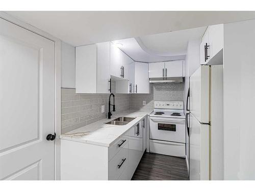 28 Bedford Circle Ne, Calgary, AB - Indoor Photo Showing Kitchen With Double Sink