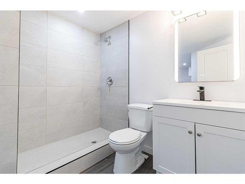 28 Bedford Circle Ne, Calgary, AB - Indoor Photo Showing Bathroom