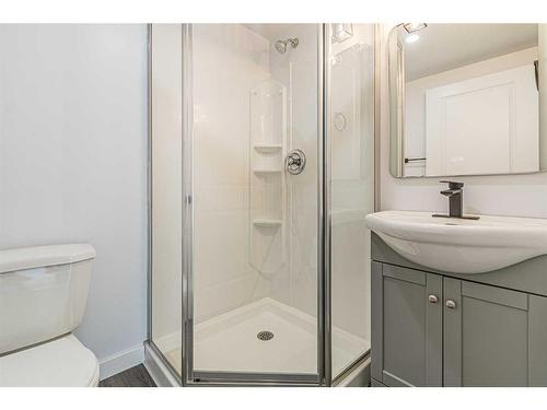 28 Bedford Circle Ne, Calgary, AB - Indoor Photo Showing Bathroom