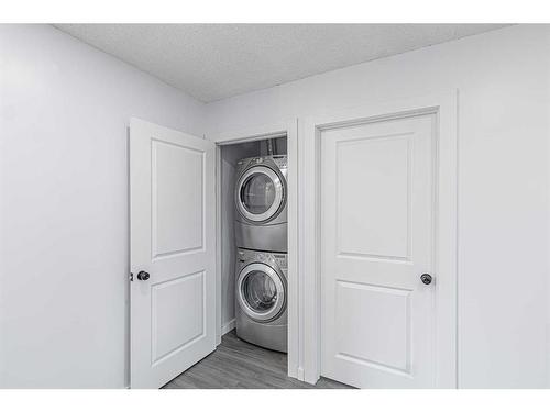 28 Bedford Circle Ne, Calgary, AB - Indoor Photo Showing Laundry Room