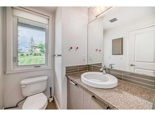 2104-175 Silverado Boulevard Sw, Calgary, AB - Indoor Photo Showing Bathroom