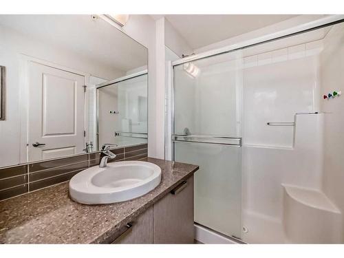 2104-175 Silverado Boulevard Sw, Calgary, AB - Indoor Photo Showing Bathroom