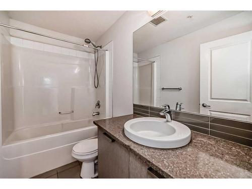 2104-175 Silverado Boulevard Sw, Calgary, AB - Indoor Photo Showing Bathroom