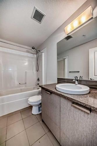 2104-175 Silverado Boulevard Sw, Calgary, AB - Indoor Photo Showing Bathroom
