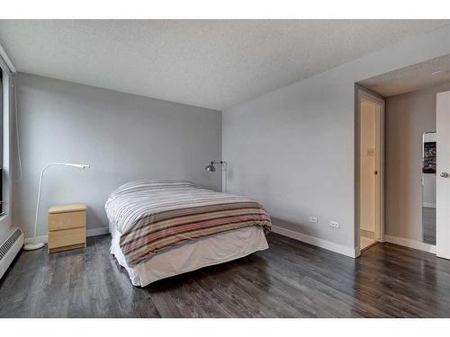 820-1304 15 Avenue Sw, Calgary, AB - Indoor Photo Showing Bedroom