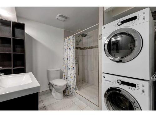 820-1304 15 Avenue Sw, Calgary, AB - Indoor Photo Showing Laundry Room