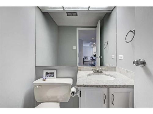 820-1304 15 Avenue Sw, Calgary, AB - Indoor Photo Showing Bathroom