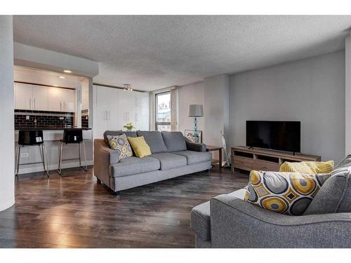 820-1304 15 Avenue Sw, Calgary, AB - Indoor Photo Showing Living Room