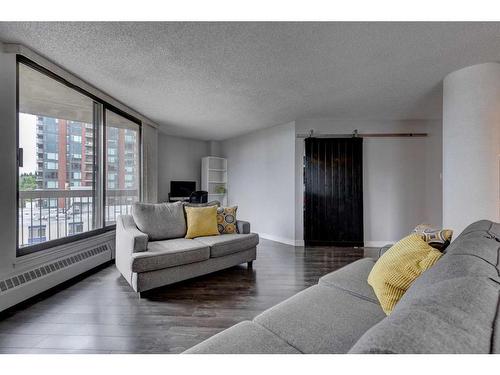 820-1304 15 Avenue Sw, Calgary, AB - Indoor Photo Showing Living Room