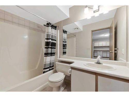 311-333 Garry Crescent Ne, Calgary, AB - Indoor Photo Showing Bathroom