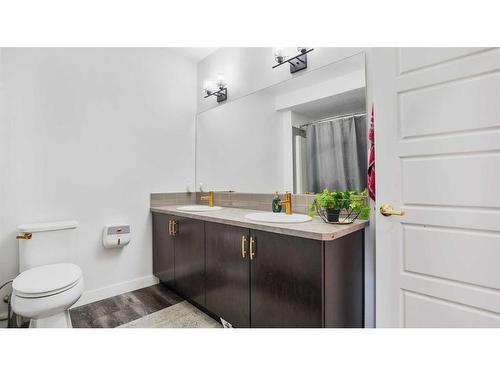 22 Howse Mount Ne, Calgary, AB - Indoor Photo Showing Bathroom