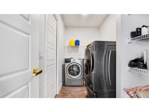 22 Howse Mount Ne, Calgary, AB - Indoor Photo Showing Laundry Room