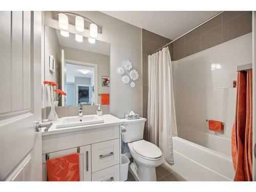 3301-522 Cranford Drive Se, Calgary, AB - Indoor Photo Showing Bathroom