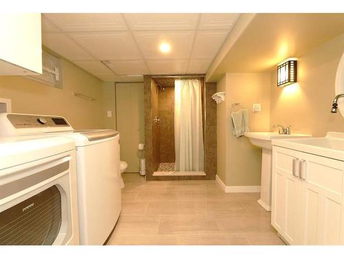 115 11 Avenue Nw, Calgary, AB - Indoor Photo Showing Laundry Room