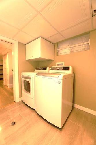115 11 Avenue Nw, Calgary, AB - Indoor Photo Showing Laundry Room
