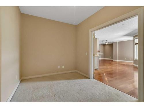 210-59 22 Avenue Sw, Calgary, AB - Indoor Photo Showing Other Room