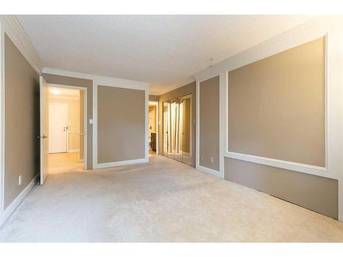 212-3719B 49 Street Nw, Calgary, AB - Indoor Photo Showing Other Room